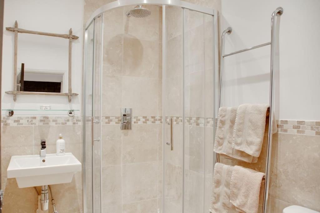 Princes Villa - Large Fully Self Contained Flat, 5 Minutes From The Sea Hastings Exterior foto