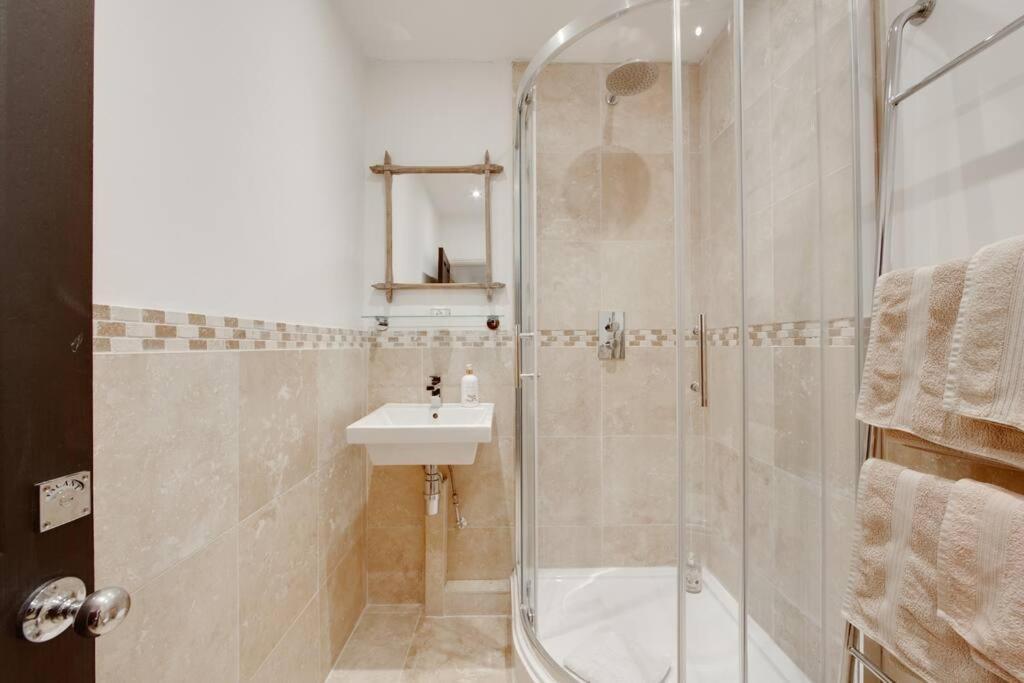 Princes Villa - Large Fully Self Contained Flat, 5 Minutes From The Sea Hastings Exterior foto